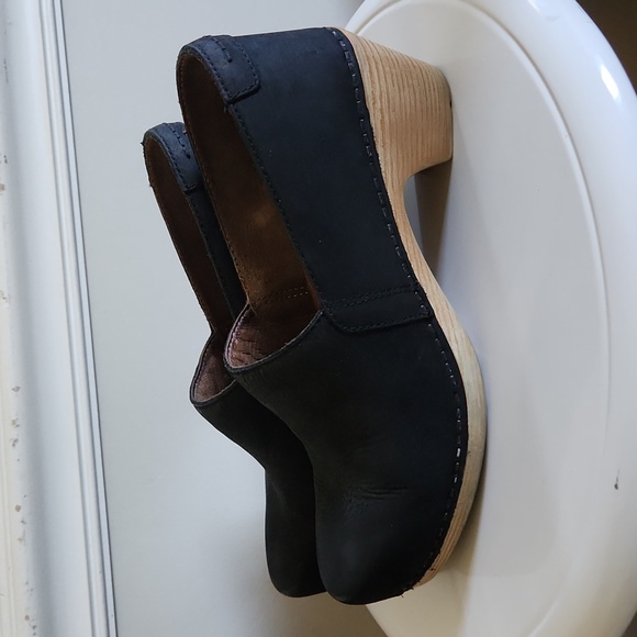 Dansko Shoes - Dansko Mavis Nubuck Leather